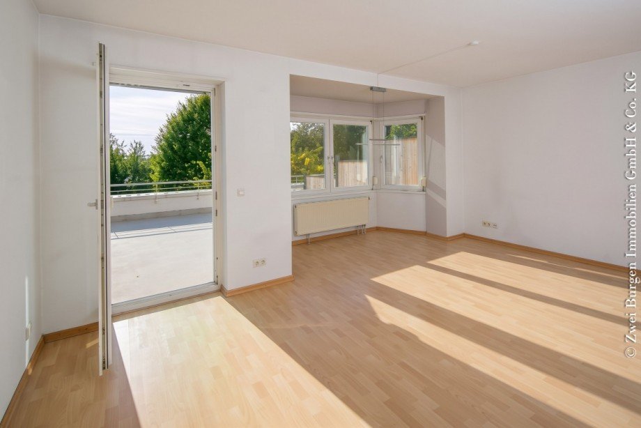 Wohnzimmer mit Erker und Terrasse Wohnung Weinheim