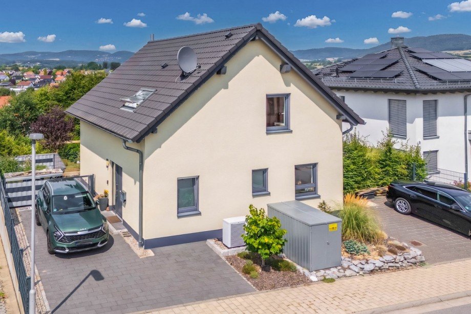 3 KfZ Stellpl�tze und Fahrradgarage Einfamilienhaus Rimbach