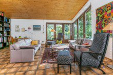 Wohnzimmer Freistehendes Einfamilienhaus mit Doppelgarage in gesuchter Wohnlage von Hirschberg-Gro�sachsen