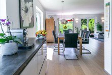 Blick zum Essplatz MODERNE DOPPELHAUSH�LFTE IN RIMBACH-KERNGEMEINDE +VERKAUFT+