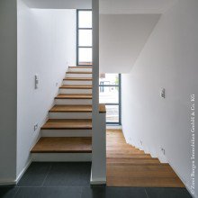 modernes Treppenhaus Modernes Wohndomizil im Bauhausstil - in ruhiger unverbaubarer Fernsichtlage +VERKAUFT+