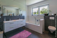 Badezimmer MODERNE DOPPELHAUSH�LFTE IN RIMBACH-KERNGEMEINDE +VERKAUFT+