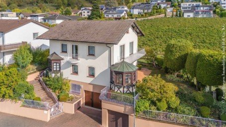 Hauptbild Freistehendes Einfamilienhaus mit Einliegerwohnung direkt an den Weinbergen in Weinheim-Lützelsachsen