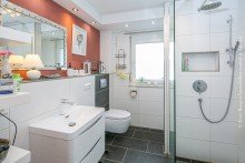 Tageslicht-Dusche im UG *VERKAUFT* Freistehendes Einfamilienhaus in ruhiger Lage von Abtsteinach
