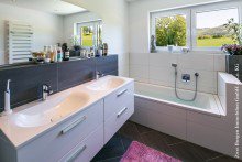 Badezimmer MODERNE DOPPELHAUSH�LFTE IN RIMBACH-KERNGEMEINDE +VERKAUFT+