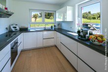 moderne Einbauk�che MODERNE DOPPELHAUSH�LFTE IN RIMBACH-KERNGEMEINDE +VERKAUFT+