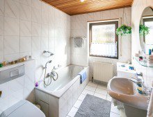 Badezimmer Freistehendes Vierfamilienhaus N�he Innenstadt von Weinheim +VERKAUFT+