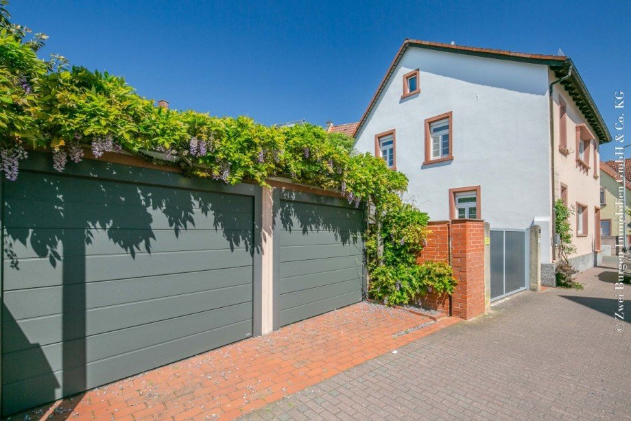 Garage links, el. Tor Einfamilienhaus Viernheim
