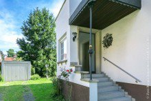 Eingang mit Garage Charmantes Einfamilienhaus in ruhiger Wohnlage von M�rlenbach-Mitte