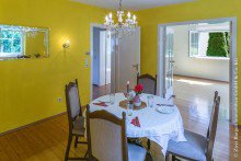 Blick in Wohnzimmer Charmantes Einfamilienhaus in ruhiger Wohnlage von M�rlenbach-Mitte