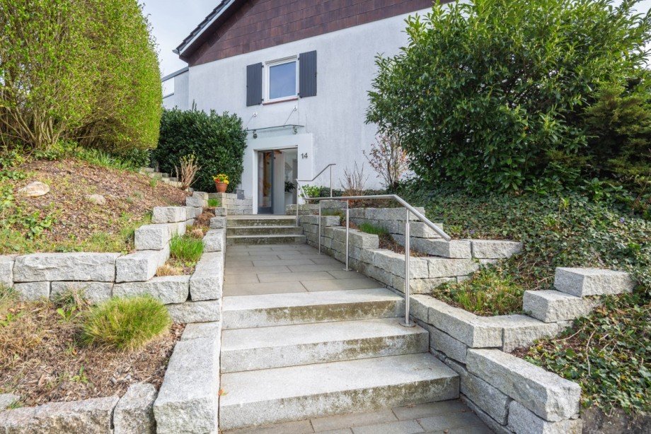 neue Au�enanlage Einfamilienhaus Weinheim