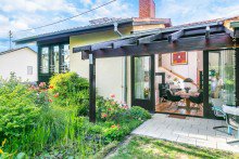 Blick R�ckseite Freistehendes Einfamilienhaus mit Doppelgarage in gesuchter Wohnlage von Hirschberg-Gro�sachsen