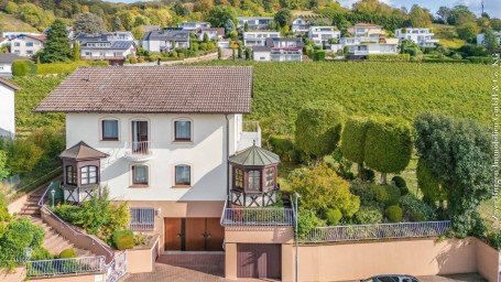 Hauptbild Freistehendes Einfamilienhaus mit Einliegerwohnung direkt an den Weinbergen in Weinheim-Lützelsachsen