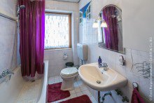 Badezimmer (2) GER�UMIGE EIGENTUMSWOHNUNG IN ZENTRALER LAGE VON WALLDORF +VERKAUFT+